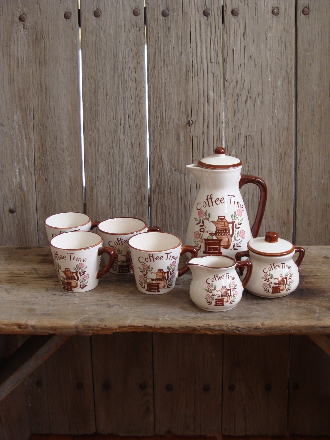 vintage coffee set, coffee pot, cream and sugar, 4 coffee cups Haute