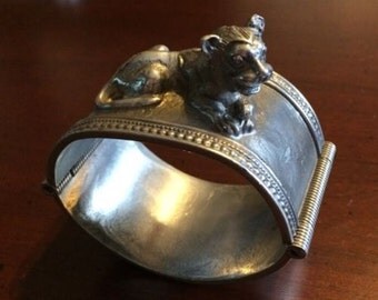 RARE 1976 Pewter MMA Egyptian Revival Lion Cuff Bracelet Metropolitan Museum of Art - 1976 Tutankhamen Exhibit