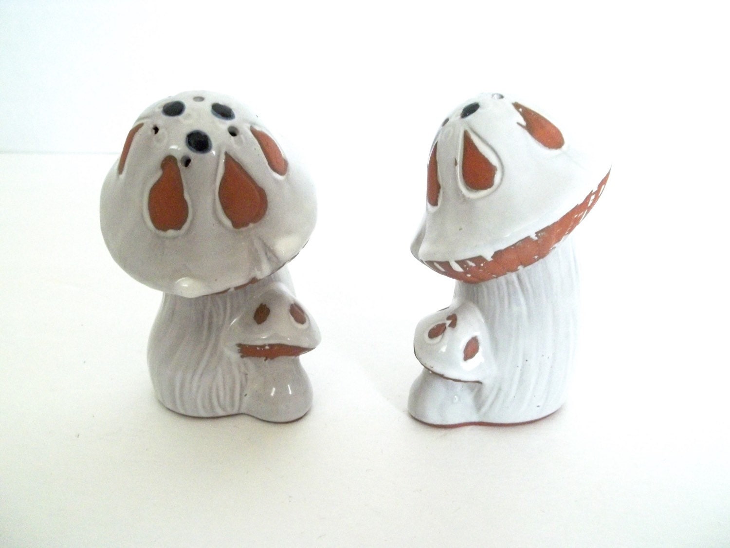 Mushroom Salt And Pepper Shakers By New Trends Inc. Made In Japan