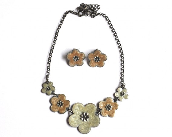 Vintage Flower Jewelry 93