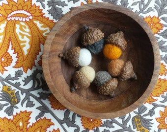 Needle Felted Acorns- Apricot Tones {HOME DECOR}