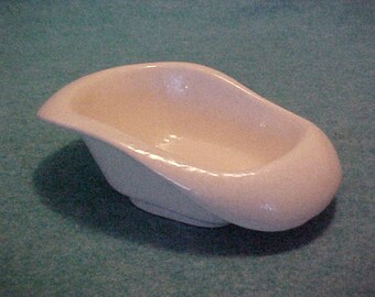 Roseville Pottery Capri Ivory Planter 555-7"
