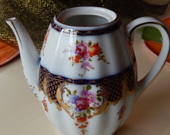 TEAPOT or COFFEE POT
