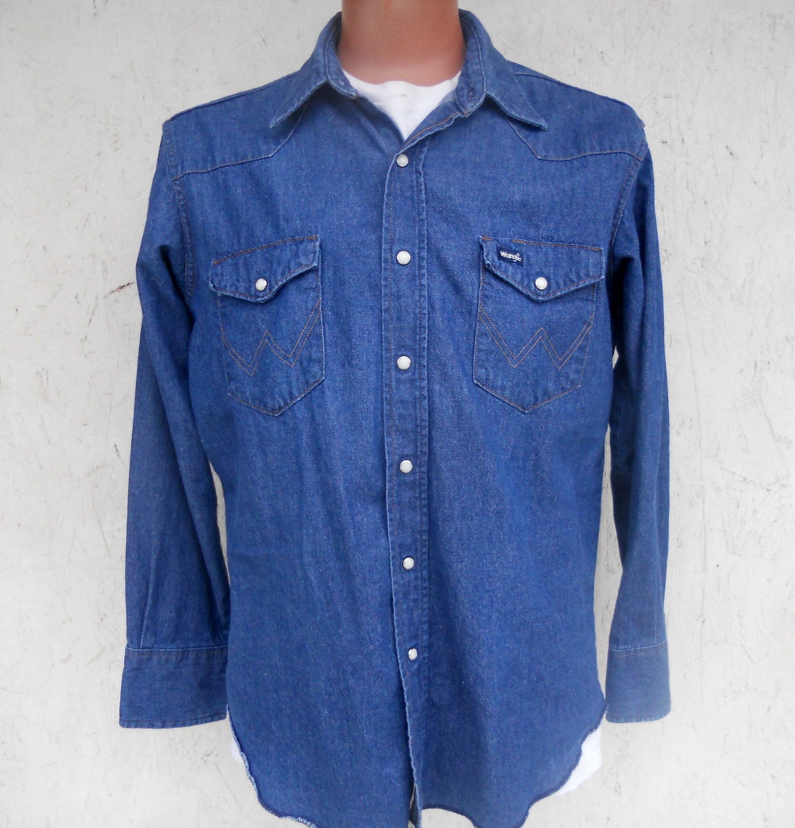 Vintage Wrangler Denim Shirt . Pearl Snaps . 17-34