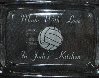 Mothers Day Gift. Engraved Pyrex Pan. Bridal Shower Gift. Wedding Party Gift. Personalized Pan. Gift For Grandma. Favorite Sport Gift.