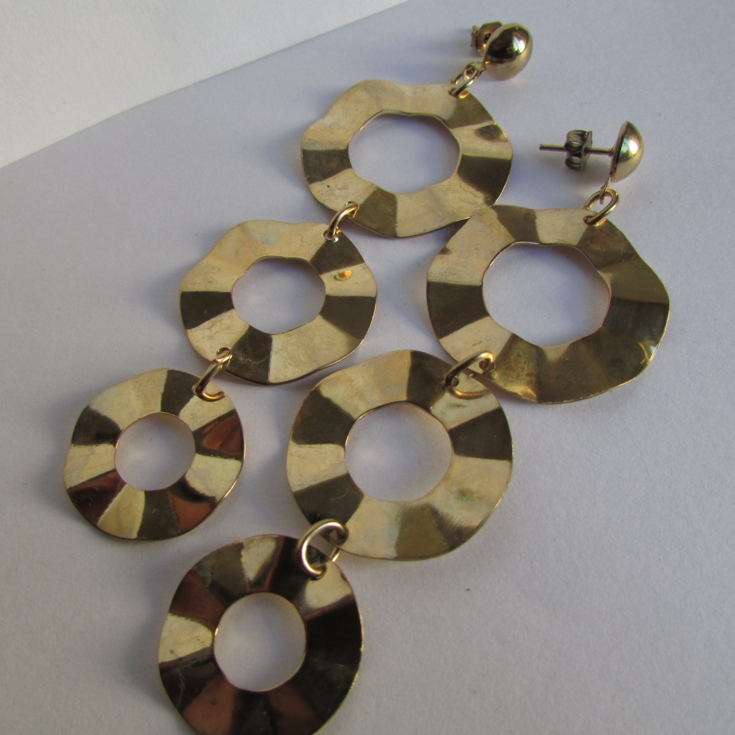 Vintage gold tone drop earrings 90s Haute Juice