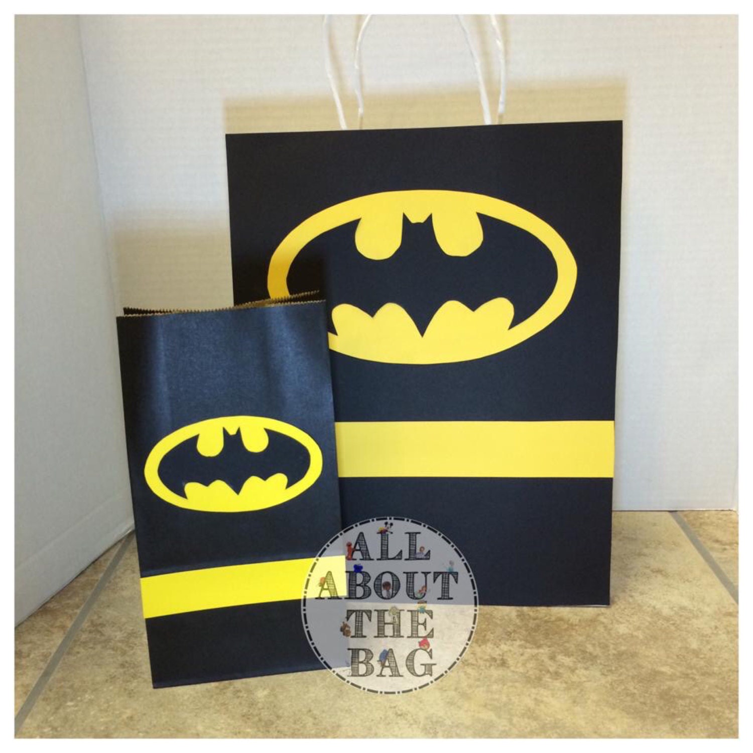 Batman Gift bag and Favor bags set by Allaboutthebagnola on Etsy