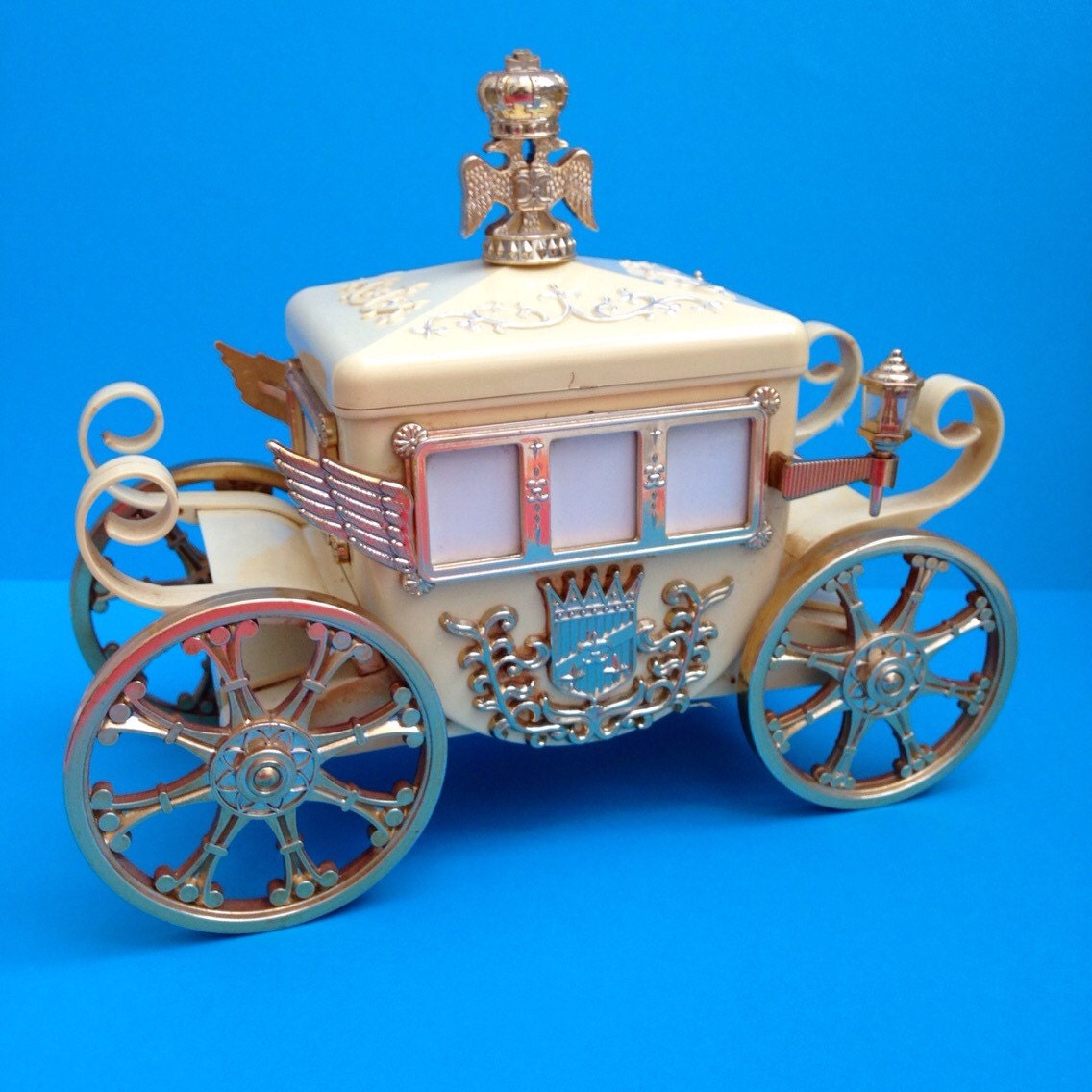 Carriage Coach Musical Jewellery Box Kitsch Rare 1960s Sankyo