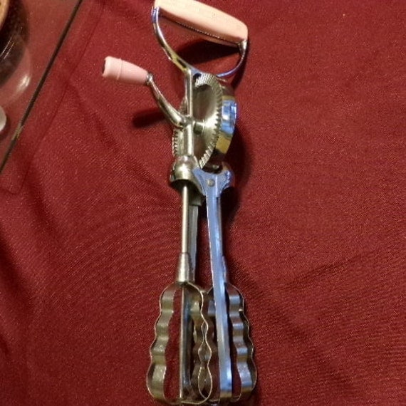 Vintage Pastel Pink Flint Hand Rotary Mixer Beater rotary