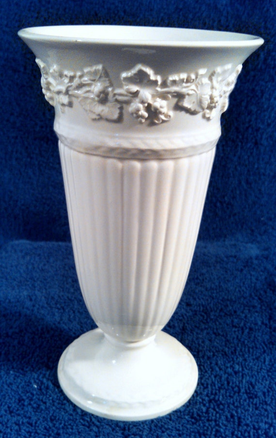 Vintage 1942 Wedgwood of Etruria & Barlaston by AnchorLineVintage