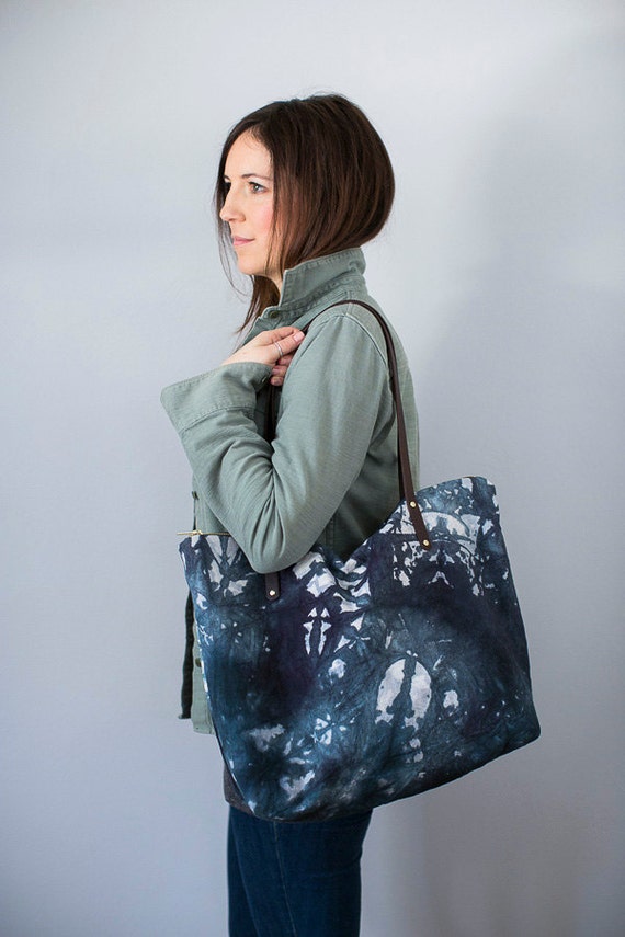 weekend tote with zipper