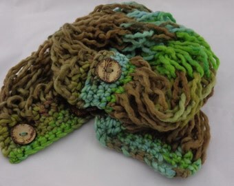 Handmade Scarf Vibrant & Colourful Cowl in 51% Wool Blend Yarn Arm Knitting