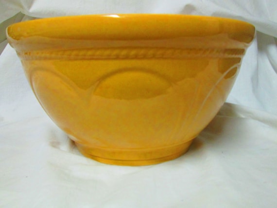 Large Cloverleaf Pottery Mixing Bowl England No Damage at all