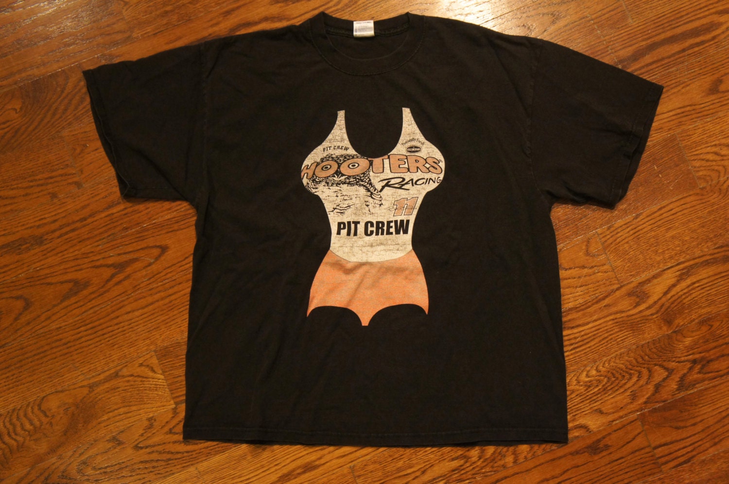 Hooters Racing Pit Crew Recycled Vintage T-Shirt by RagsOffTheRack