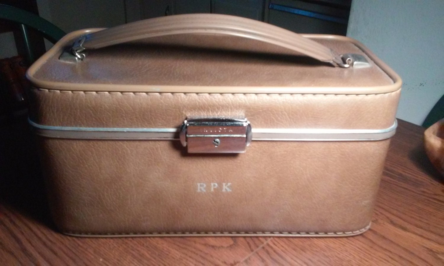 Vintage Train Case Invicta In Great Condition Vinyl Outside 15 in x 8 1 ...