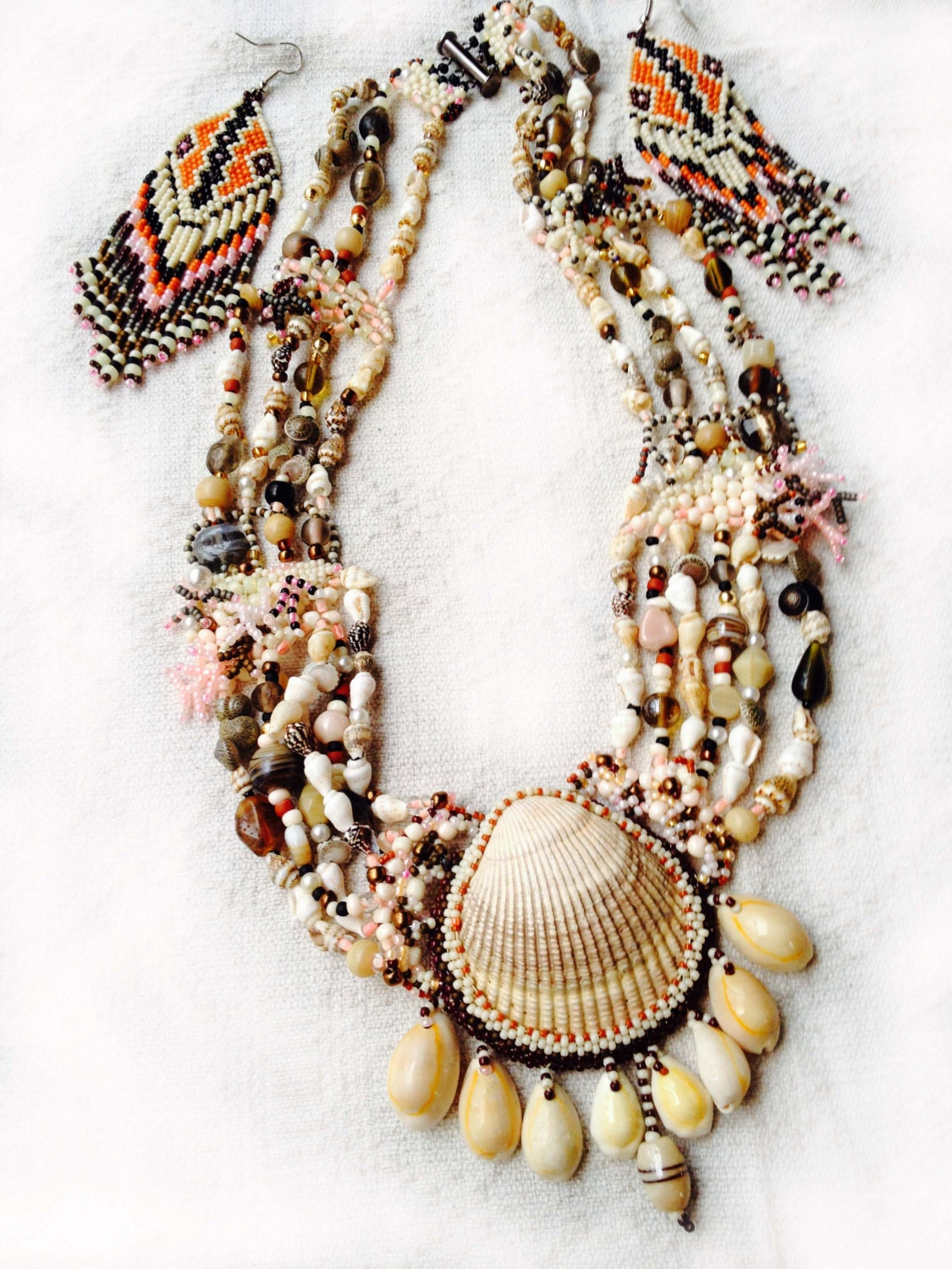 Natural clamshell/cowrie necklace with earrings