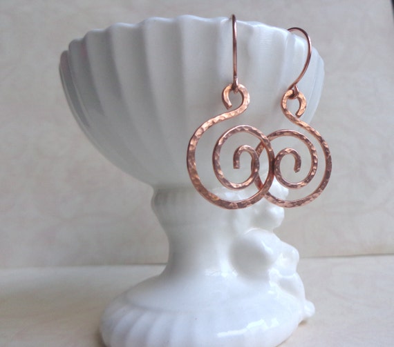 Hand Hammered Copper Swirl Earrings Hammered by ElementsbyJulie