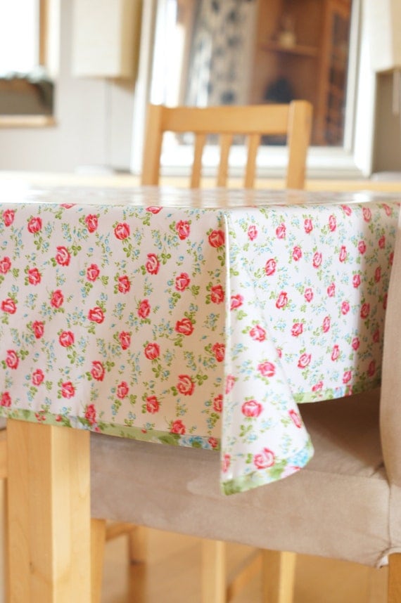 Laminated Cotton Tablecloth Scattered Roses in White