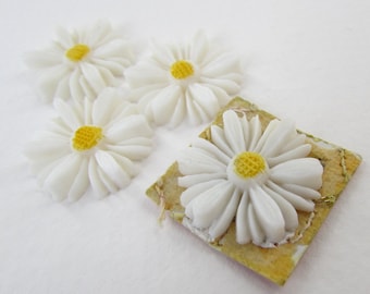 Vintage Flower Cabochon White Daisy Yellow Painted Carved Effect Japan 20mm pcb0307 (4)
