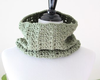 Crochet Circle Forest Green Neckwarmer