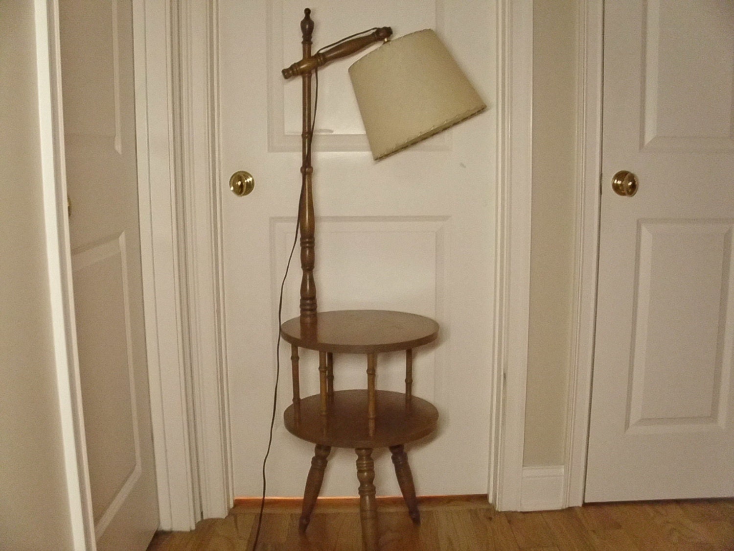 Vintage 1950 S 1960 Two Tiered Wooden, Small End Table With Attached Lamp