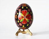 Pysanka, Ukrainian Easter egg, chicken egg shell hand painted batik style