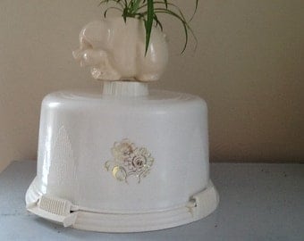 Locklift Cake Carrier / Vintage Cake Carrier / Vintage Cake Plate / 60's Kitchen / Retro Kitchen / Master Chef / White Cake Carrier