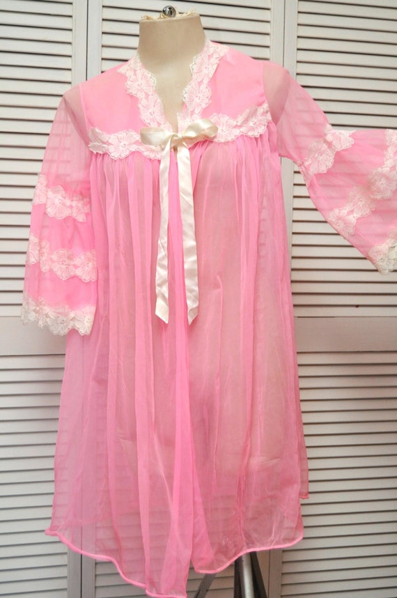 Sheer Ladies Vintage Lingerie Robe Bubble Gum Pink Bell