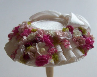 A beautiful 1/12 dollshouse handmade miniature ivory silk hat