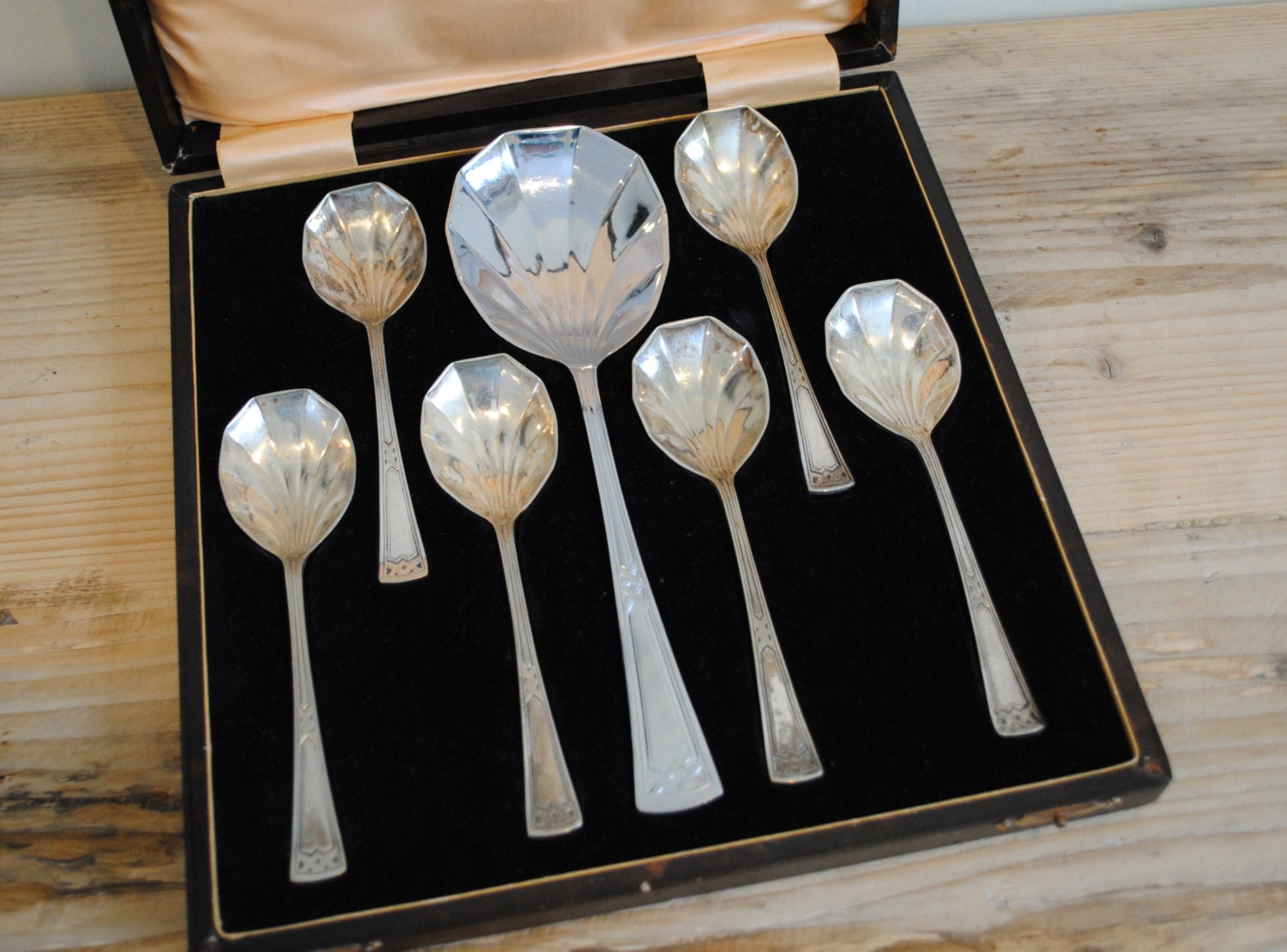Vintage cased spoon set Silver plated EPNS Chrome Ornate Haute