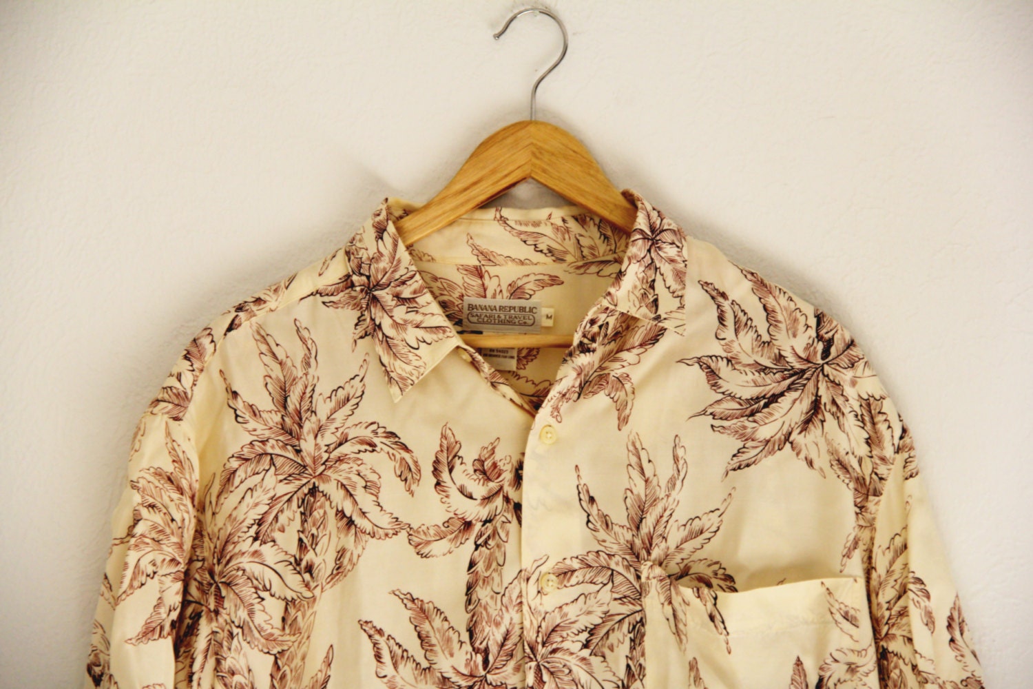 Vintage Mens Banana Republic Hawaiian Shirt Cream Rayon Palm