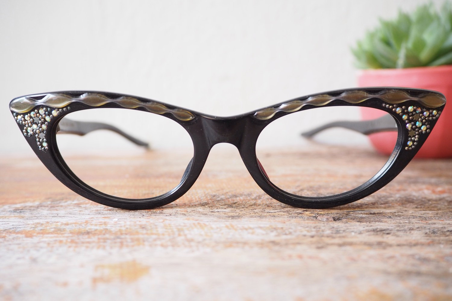 Pin By His And Her Vintage On Vintage Eyewear Vintage Eyewear Sunglasses Vintage Eyewear