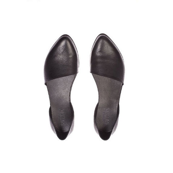 Flat leather shoes Designer comfortable shoes. Slip on shoes