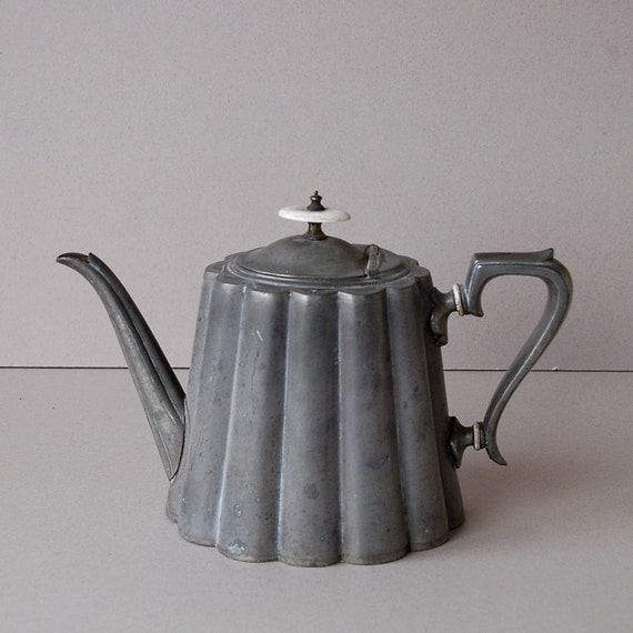 Antique Edwardian pewter teapot by R Richardson of Sheffield