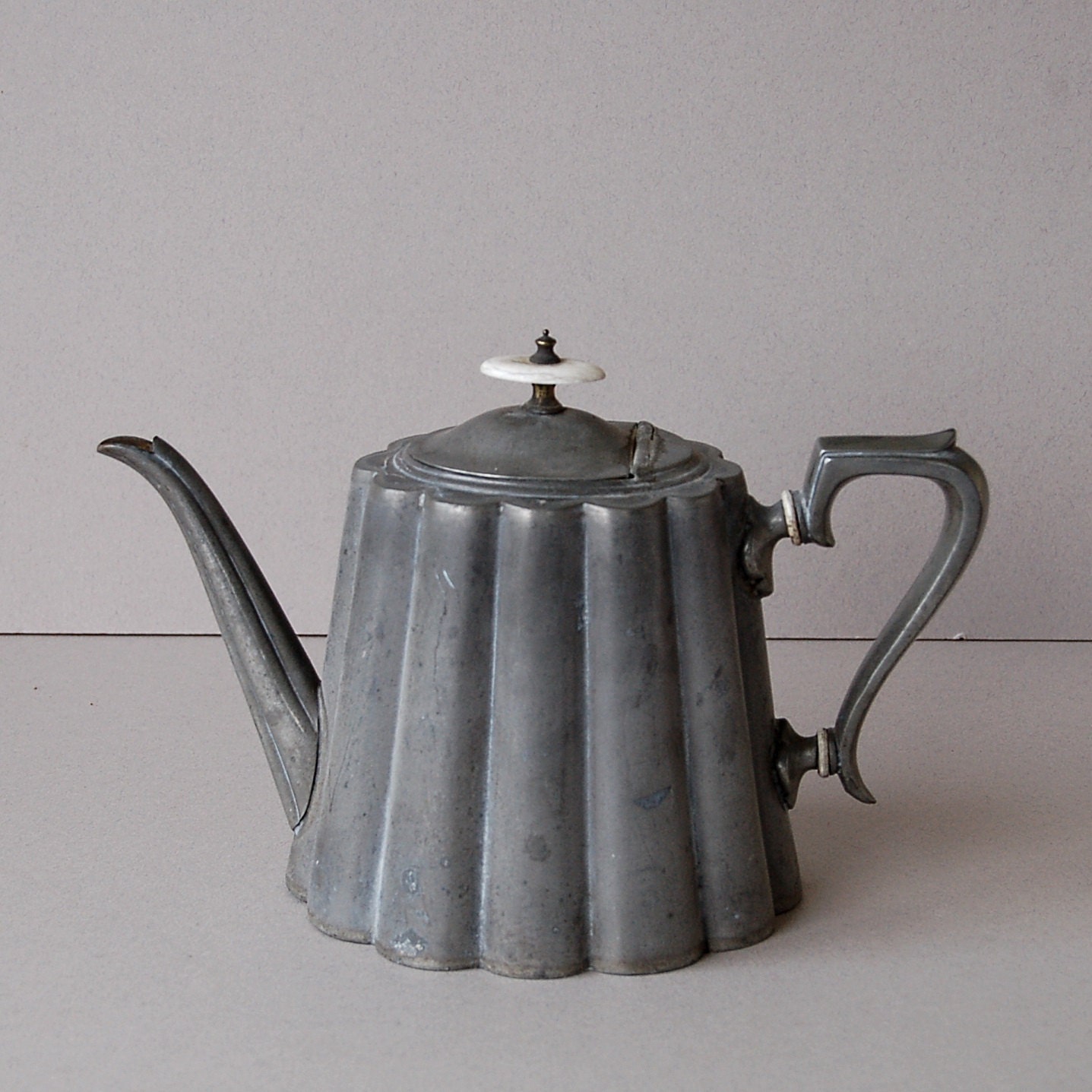 Antique Edwardian pewter teapot by R Richardson of Sheffield