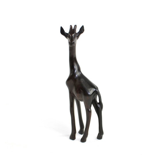 standing giraffe statue