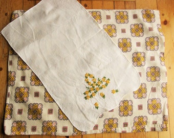 Small, 1920s Feed Sack Pillowcase With Tray Liner to Match - Country Look - Natural Linen Kitchen Towel - Great '60s Country Look - 10