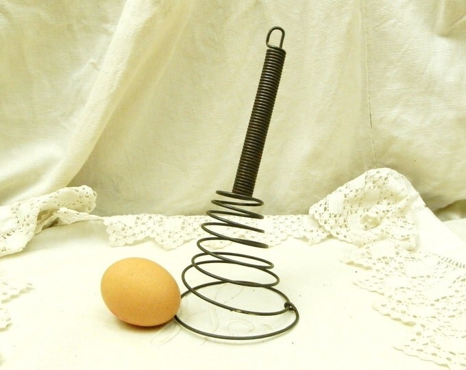 Vintage French Wire Egg Whisk / French Country Decor / Farm House Decor / Vintage Kitchenalia/ Retro Home Interior / Fleamarket / Farmstead