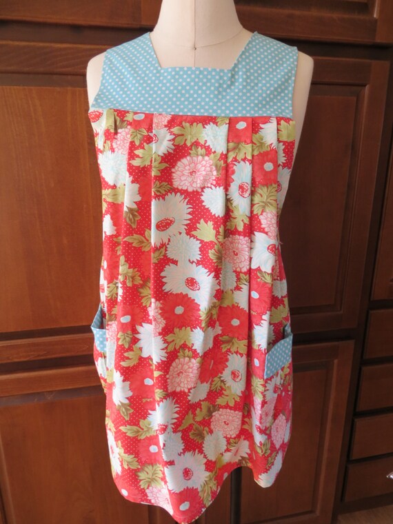 Apron Pullover smockstyle apron with 2 by DeerCreekStudios