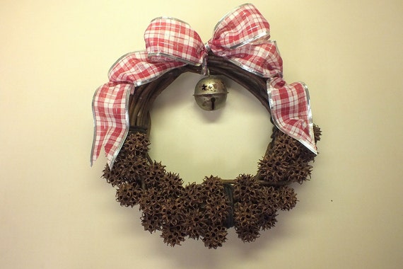 10 inch Sweet Gum Balls Grape Vine Christmas Wreath with Weathered Dangling Silver Bell