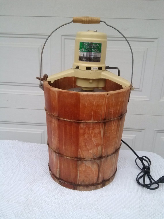 Vintage White Mountain Electric Ice Cream by JoaniesVintageGoods