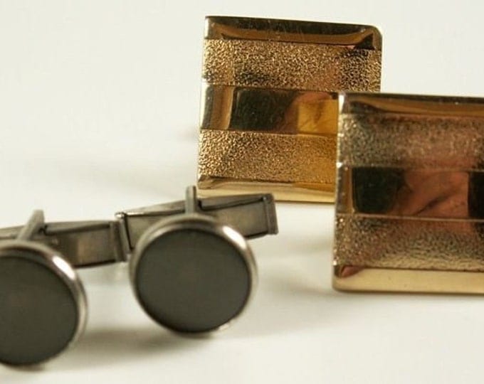 Storewide 25% Off SALE Vintage Gentleman's Set Of Two Gold & Silver Tone Designer Cufflinks Featuring Textured Designs And Geometric Shapes