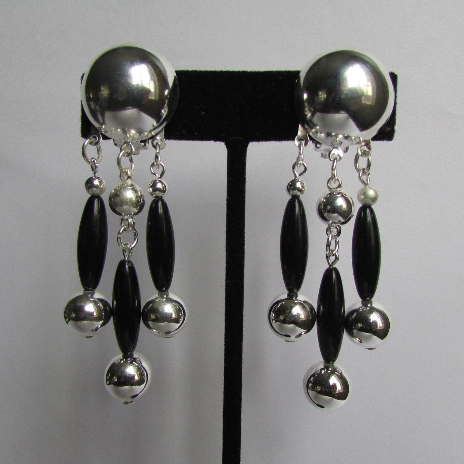 Vintage earring Black and silver tone dangle drop earrings 90s