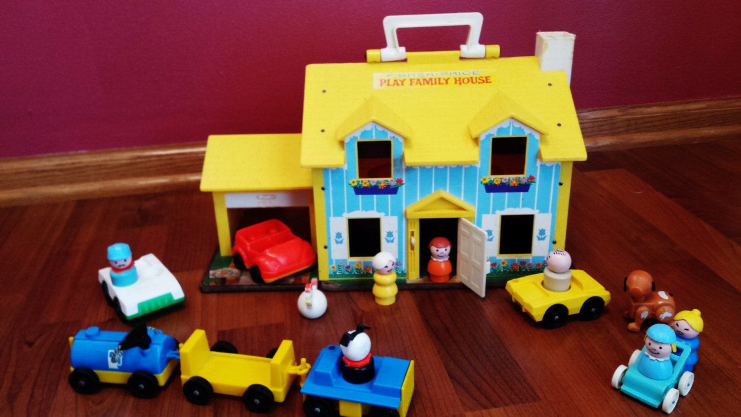 Vintage 1969 Fisher Price Dollhouse // Play Family House With