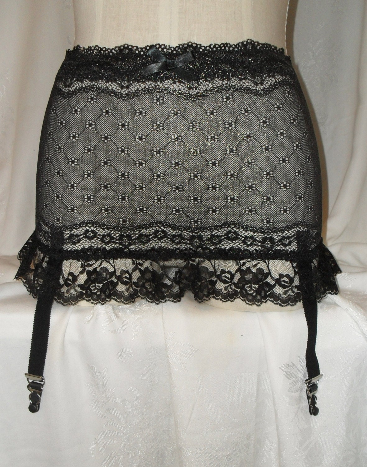 Garter Belt Retro Style in Black Stetch Lace with Silver