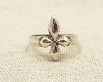 SALE ---- Size 6.75 Vintage Faceted Sterling Cross Ring