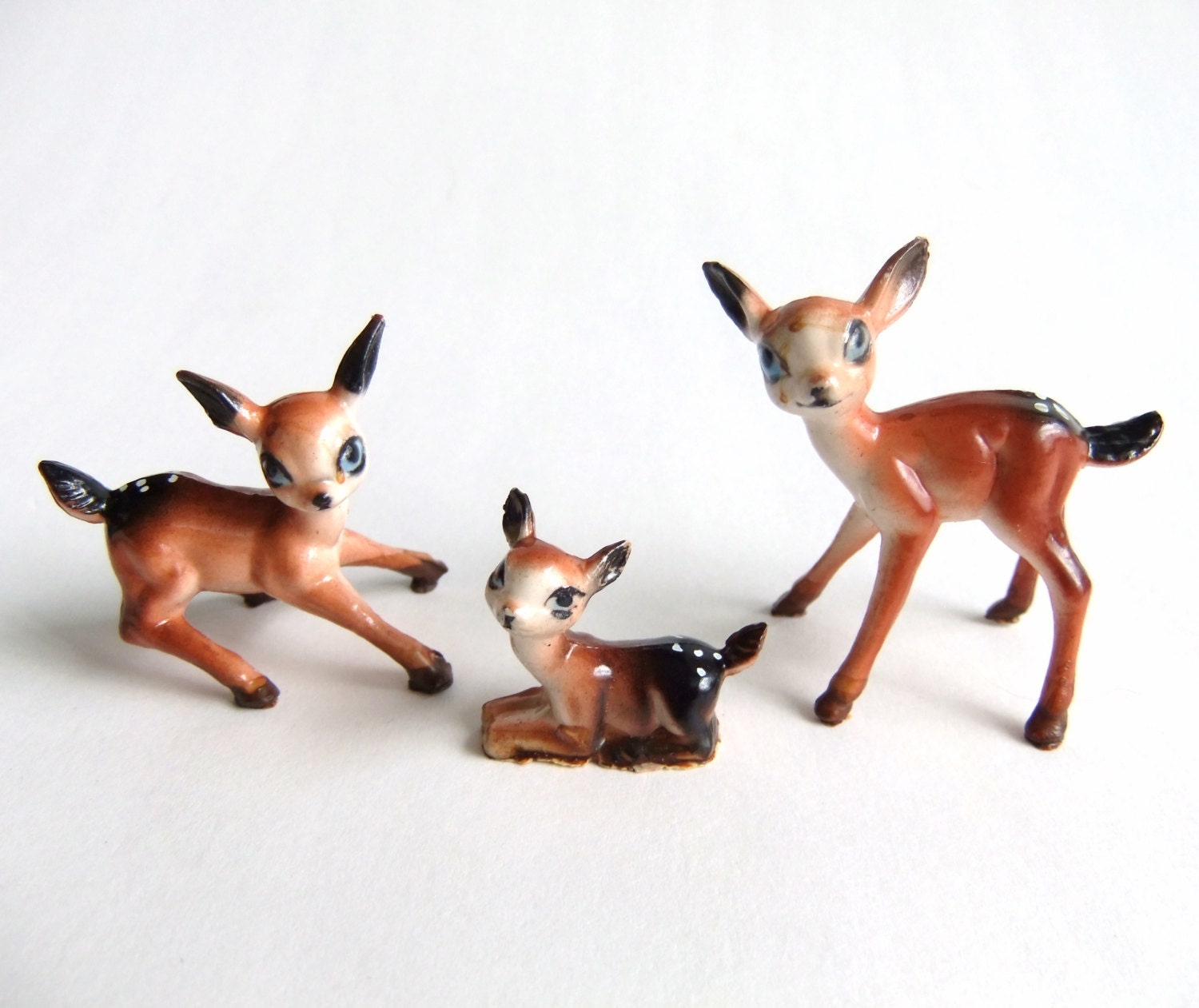 outdoor deer figurines