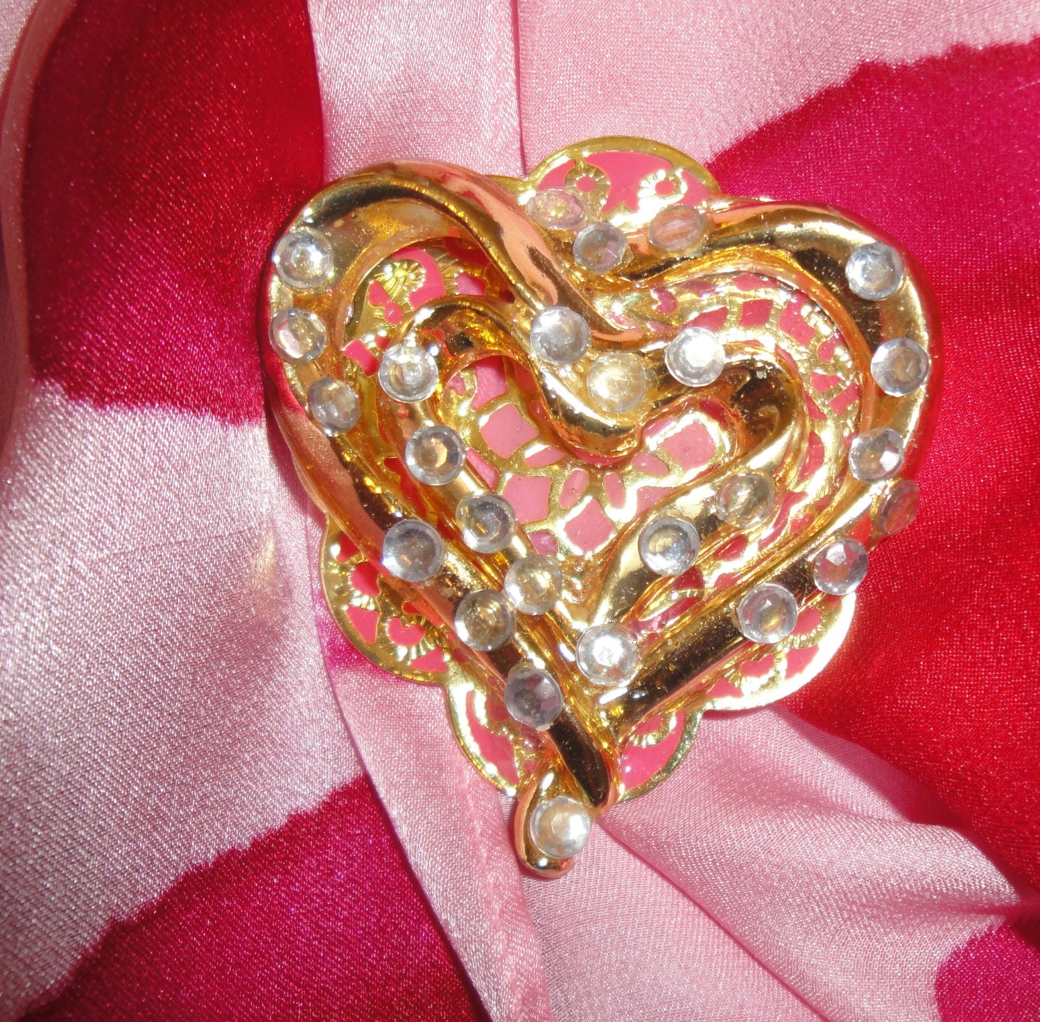 Magnetic Back vintage heart brooch with rhinestones by MPPDesigns