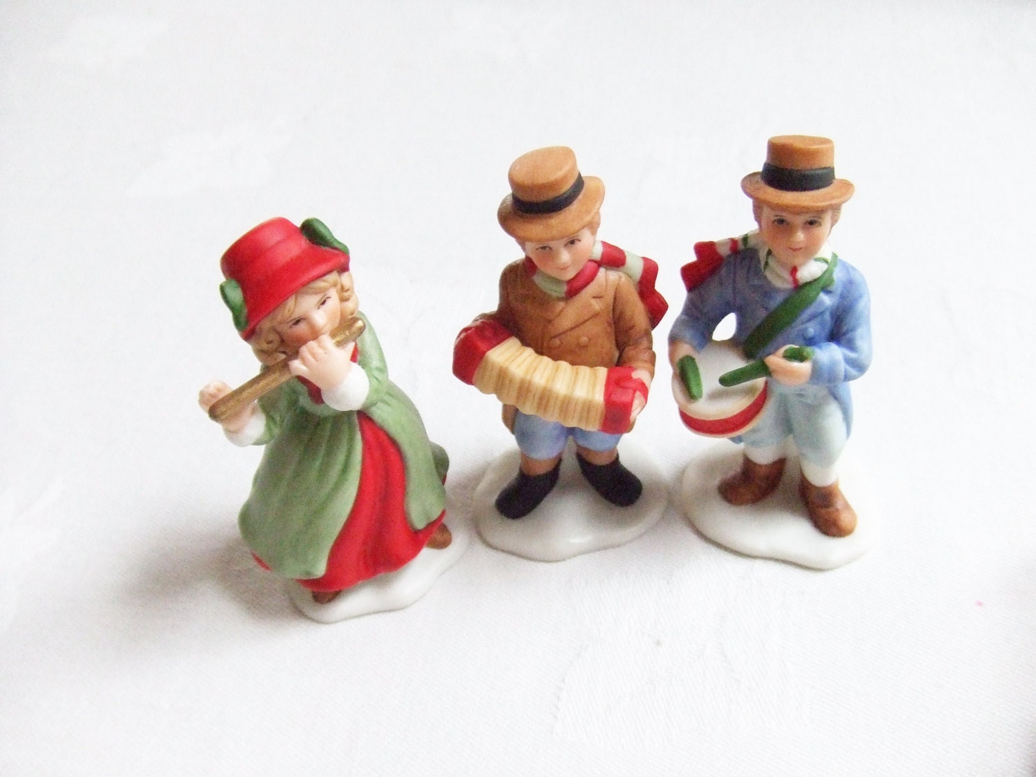 christmas village miniature figurines