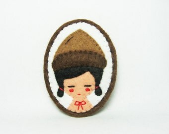 A Girl With An Acorn Hat felt brooch / Miniature Portrait felt brooch / Girl Portrait felt brooch / Imaginary Girl With An Acorn hat brooch
